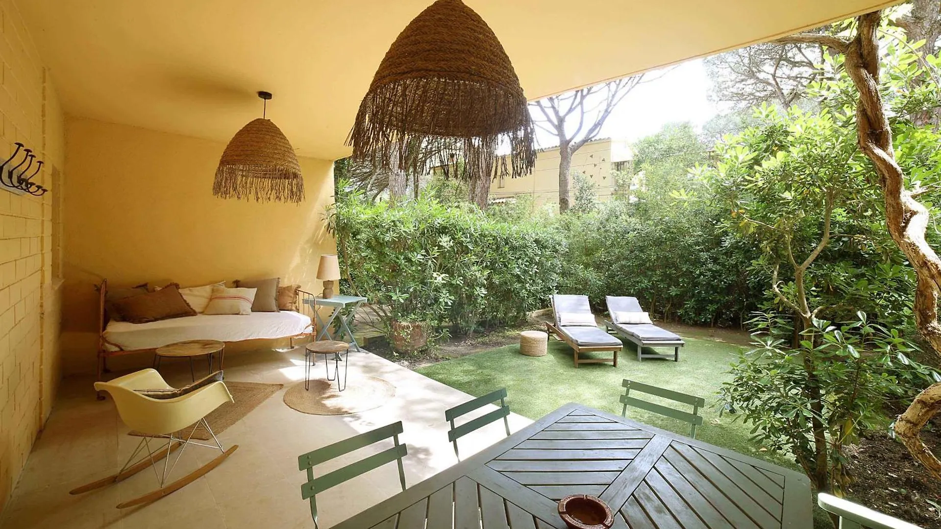 Apartamento Golf Beach House, Duplex Con Jardin En Pals